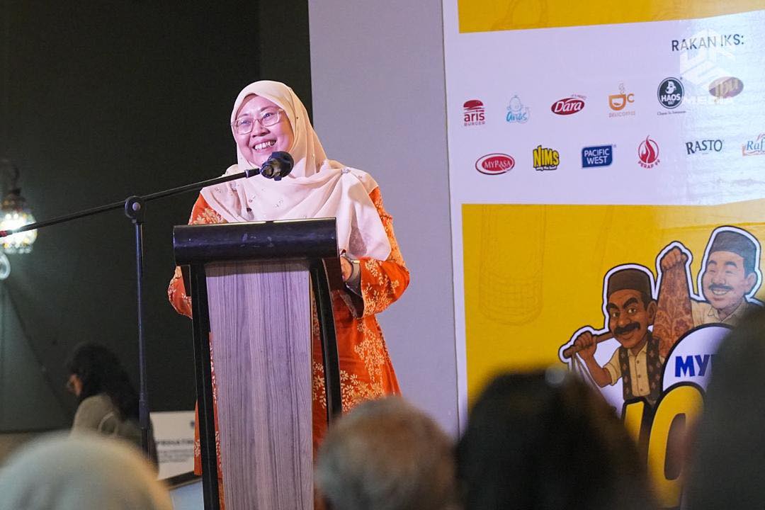 26 Tahun Tanpa Menoleh: Kisah Srikandi Bernama Fuziah Salleh