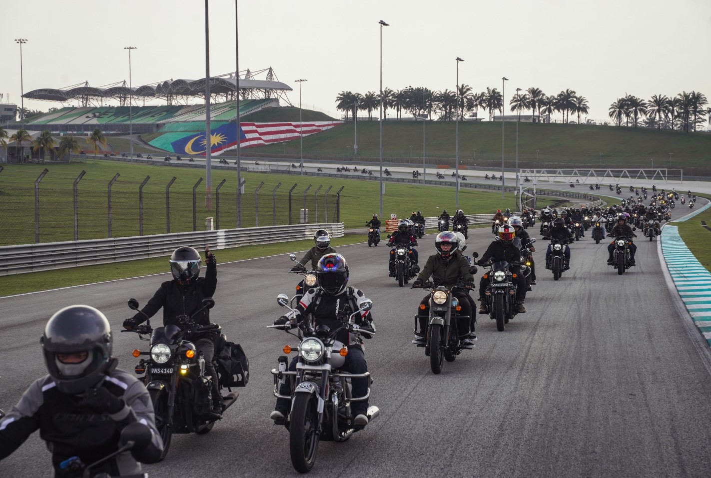 850 Pemilik Royal Enfield Tawan Litar Sepang