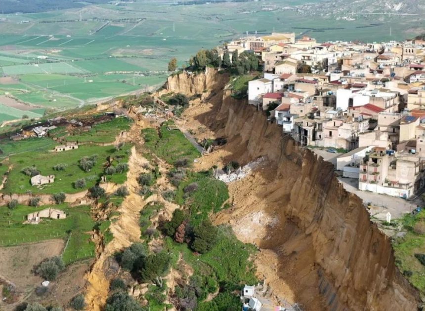 Bandar Bersejarah Niscemi di Itali Mula Runtuh